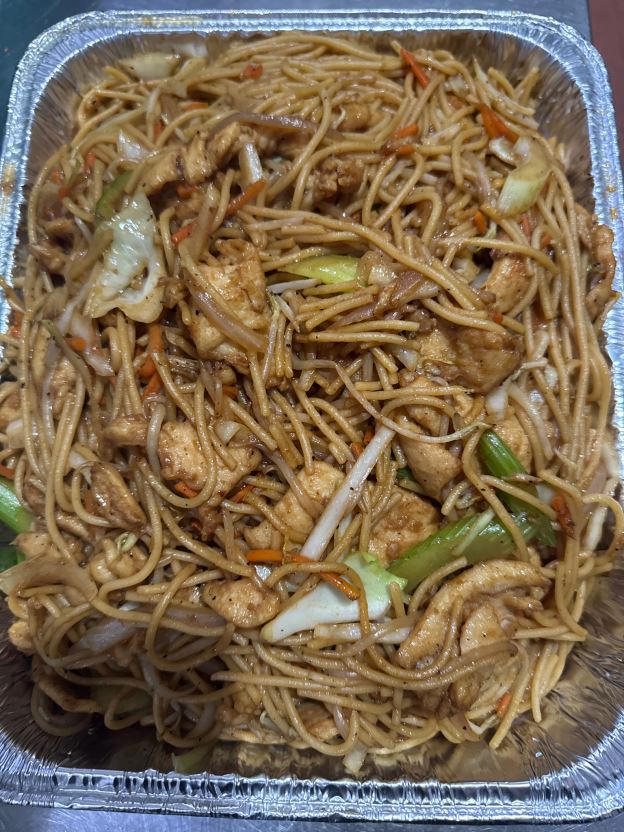 Best P08. Chicken Lo Mein Tray in Buffalo Grove, IL