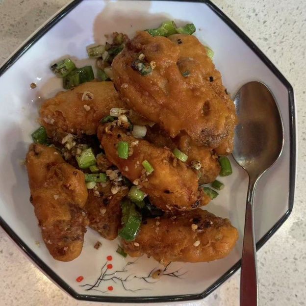 Best Salt & Pepper Wings (6) in Brentwood, CA