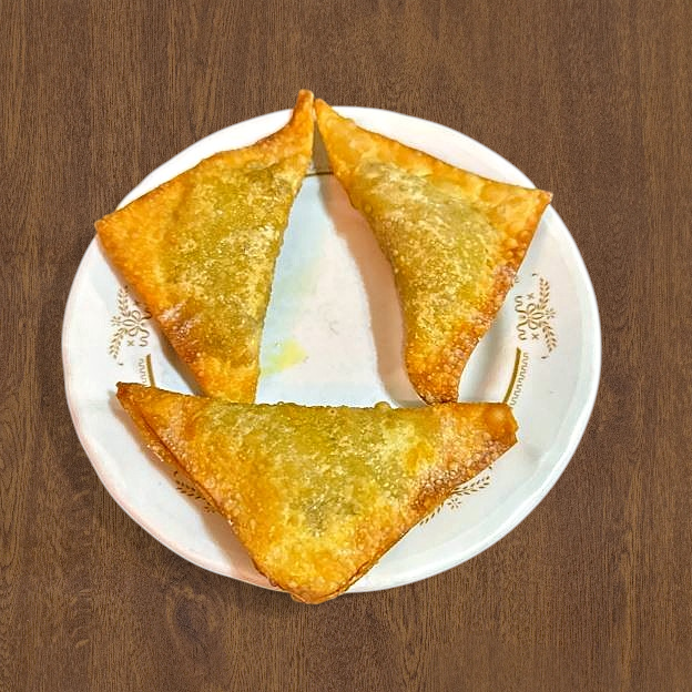 Best 16. A牛肉咖喱角   B鸡肉咖喱角Samosa in Victoria, TX