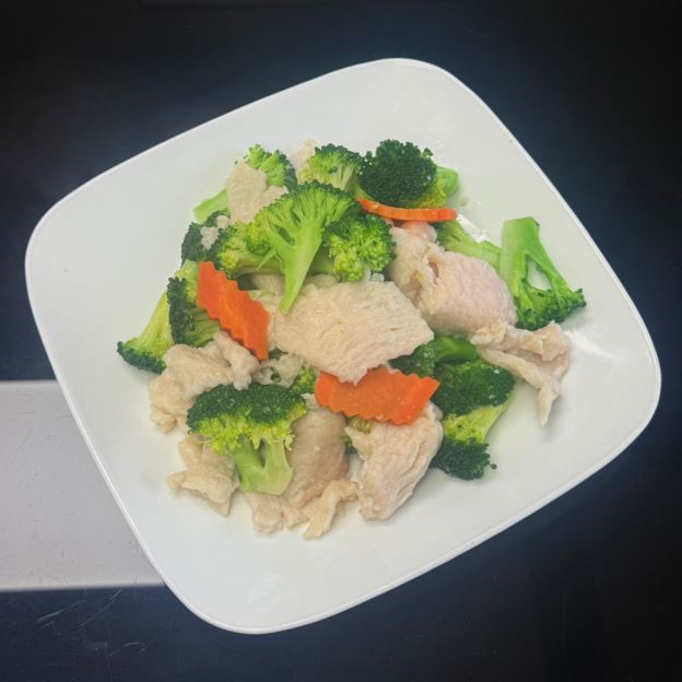 Best Steamed Chicken w. Broccoli 蒸芥兰鸡 in Pine Brook, NJ