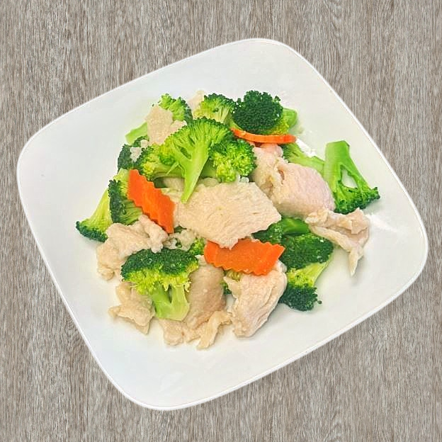 Best Steamed Chicken w. Broccoli 蒸芥兰鸡 in Pine Brook, NJ