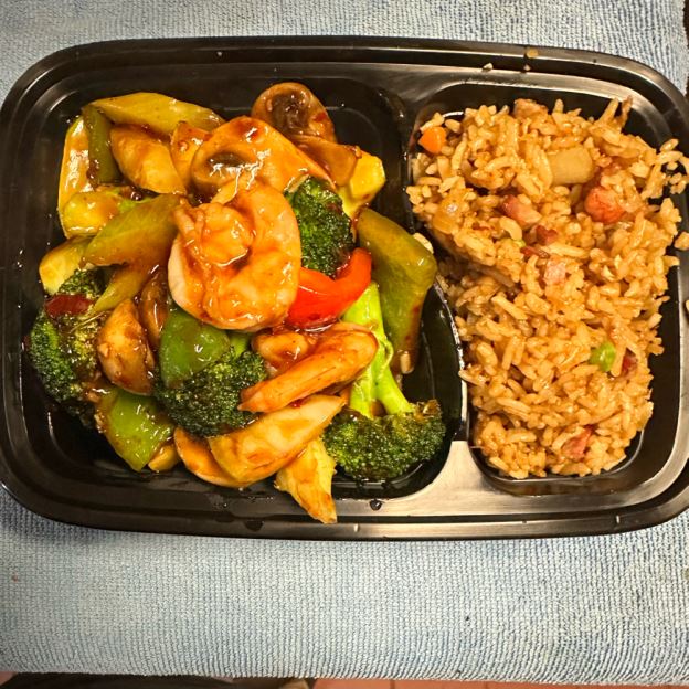 Best Lunch Shrimp with Garlic Sauce in Stratford, CT