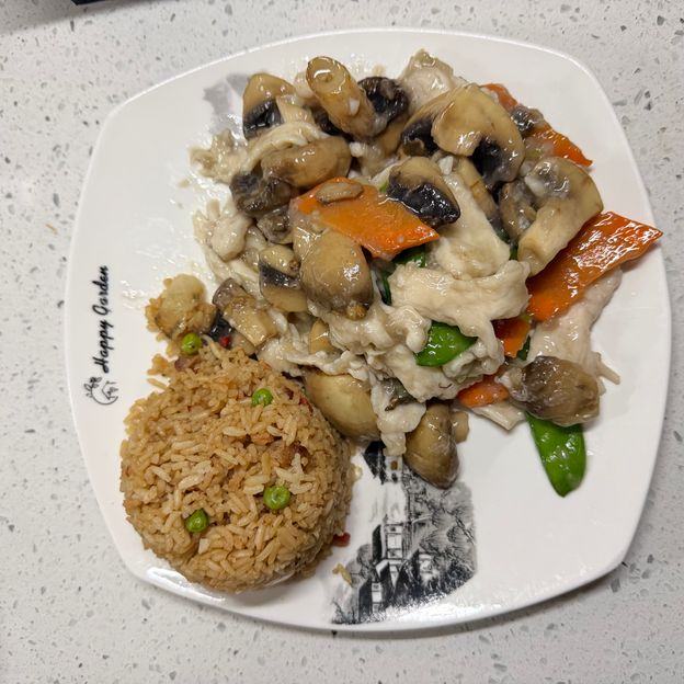 Best C16.蘑菇鸡片 Moo Goo Gai Pan Special in Williston Park, NY