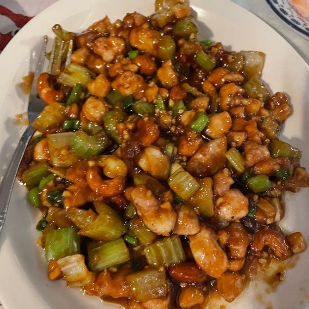 Best 40. Chicken w. Cashew Nuts 腰果鸡 in Des Peres, MO