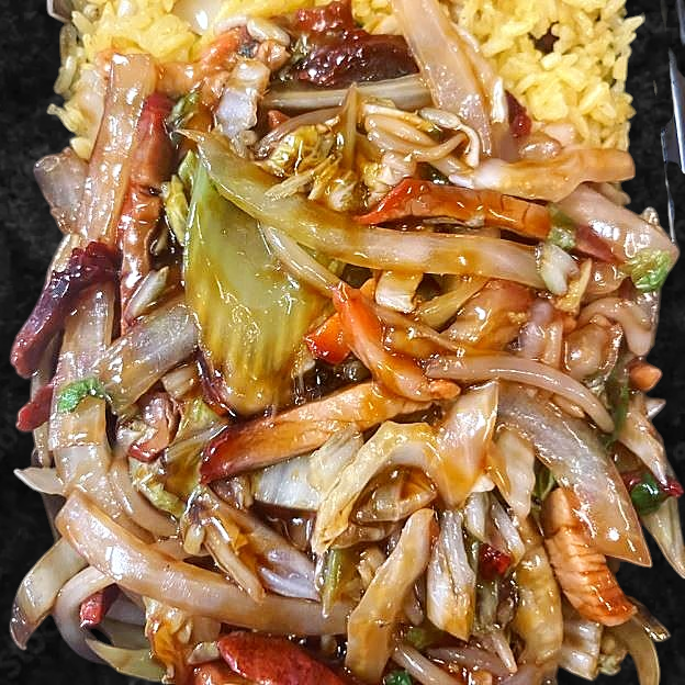 Best Roast Pork Chow Mein Combo Platter in Fairview, NJ