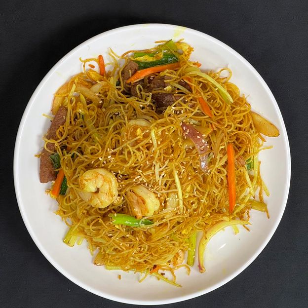Best Singapore Rice Noodle W. Shrimp Chicken Beef in New York, NY