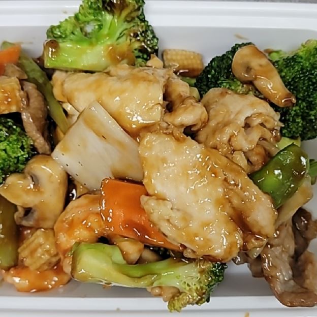 Best Triple Delight(Contains shrimp) in Erie, PA