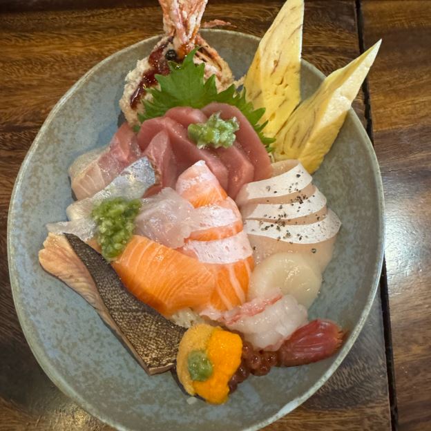 Best Deluxe Chirashi Bowl in San Francisco, CA