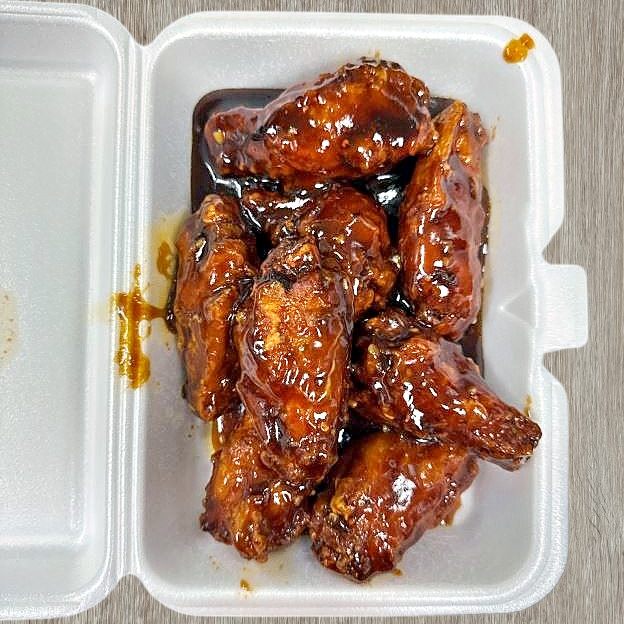 Best Chicken Wing With Garlic Sauce in Katy, TX