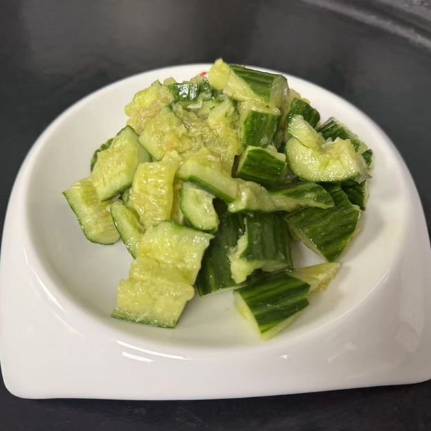 Best Cucumber Salad w/ Fresh Garlic 蒜泥黃瓜 in Chicago, IL