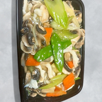 Best 16. Moo Goo Gai Pan Chicken with Chinese Vegetable Lunch Special 蘑菇鸡片 in Ashtabula, OH
