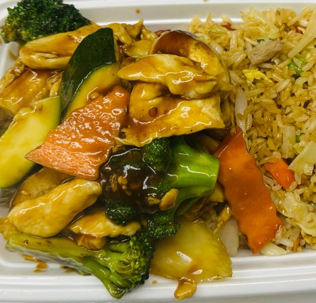 Best Chicken with Garlic Sauce (Combo Plate) 鱼香鸡(组合） in Brookville, IN