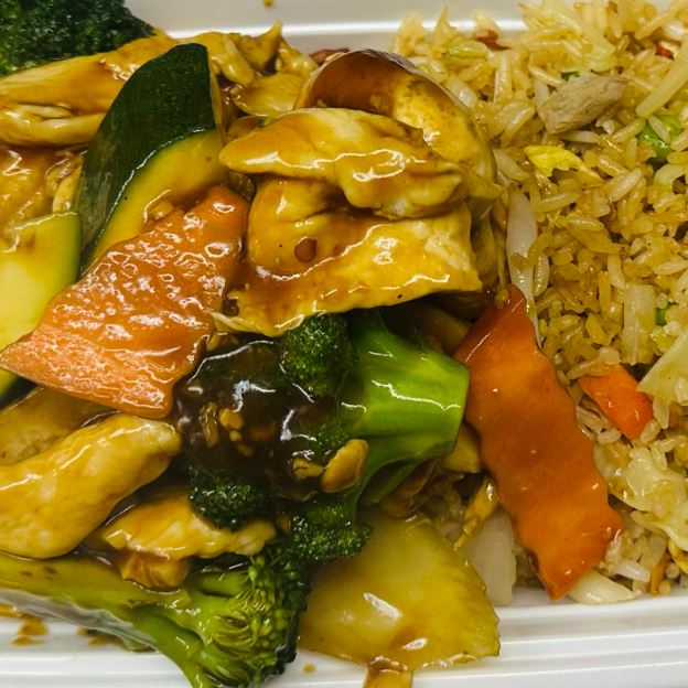 Best Chicken with Garlic Sauce (Lunch) 鱼香鸡（午餐) in Brookville, IN