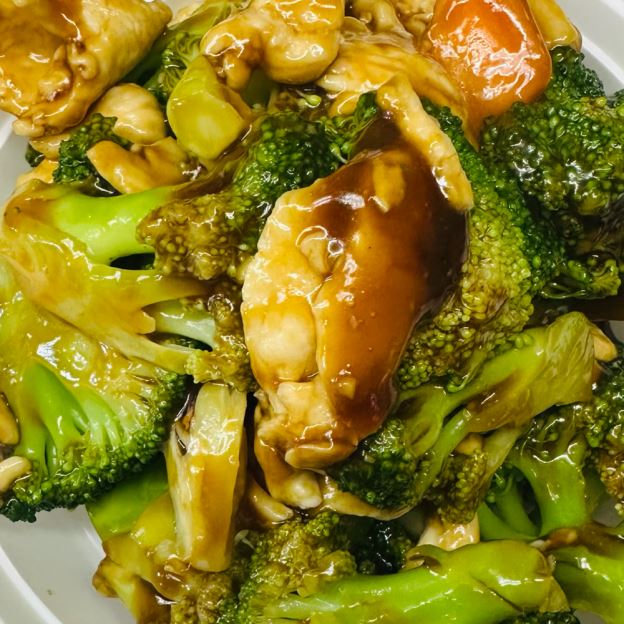 Best Chicken with Broccoli (Lunch) 芥兰鸡（午餐) in Brookville, IN