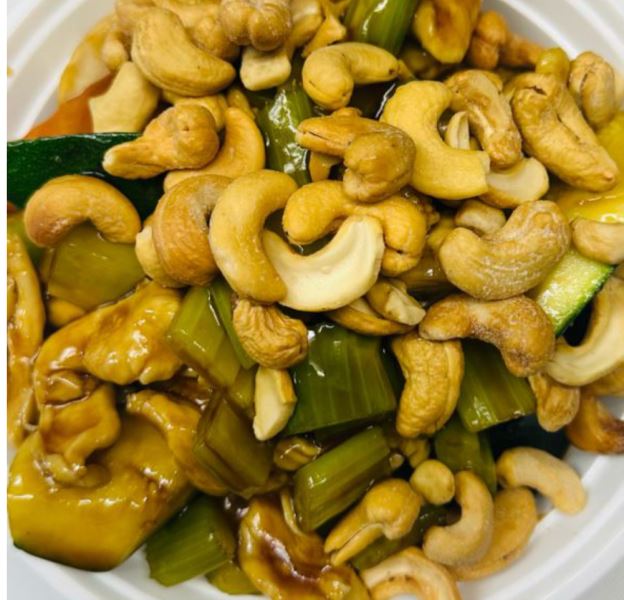 Best Chicken with Cashew Nuts (Combo Plate) 腰果鸡(组合） in Brookville, IN