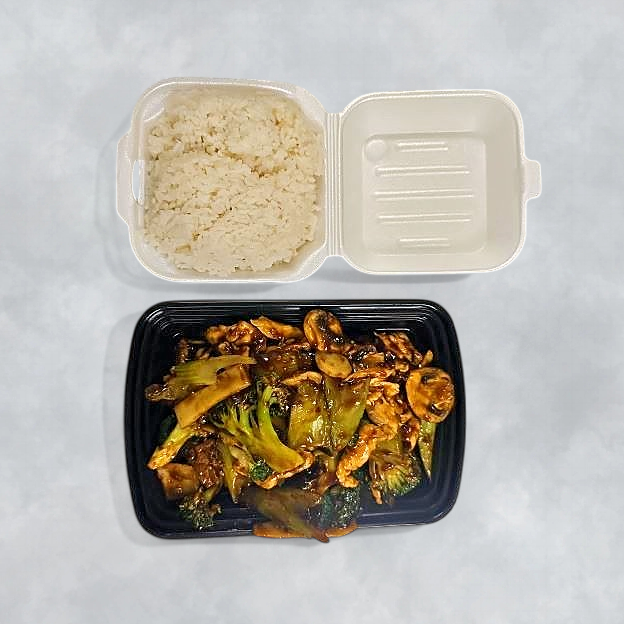Best Szechuan Chicken 四川鸡 in Ashtabula, OH