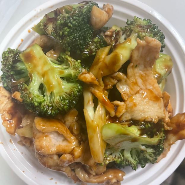 Best Chicken w. Broccoli in Ridgewood, NY
