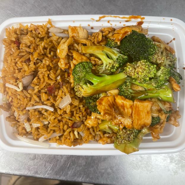 Best Chicken w. Broccoli in Ridgewood, NY