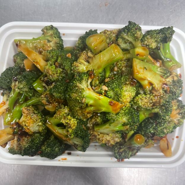 Best Broccoli w. Garlic Sauce in Ridgewood, NY