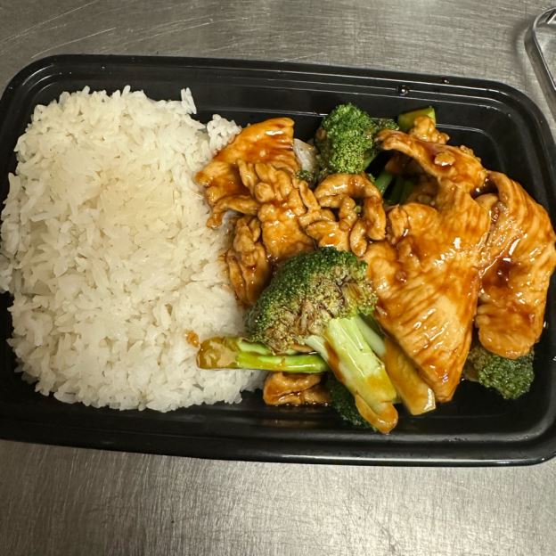Best Chicken w. Broccoli in Mohegan Lake, NY