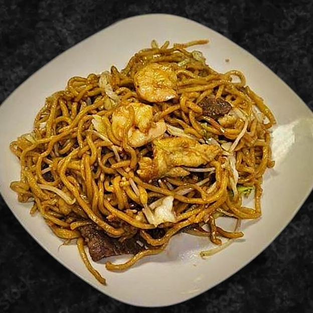Best Chow Mein w/ Choice of Shrimp or Combo in Riverbank, CA