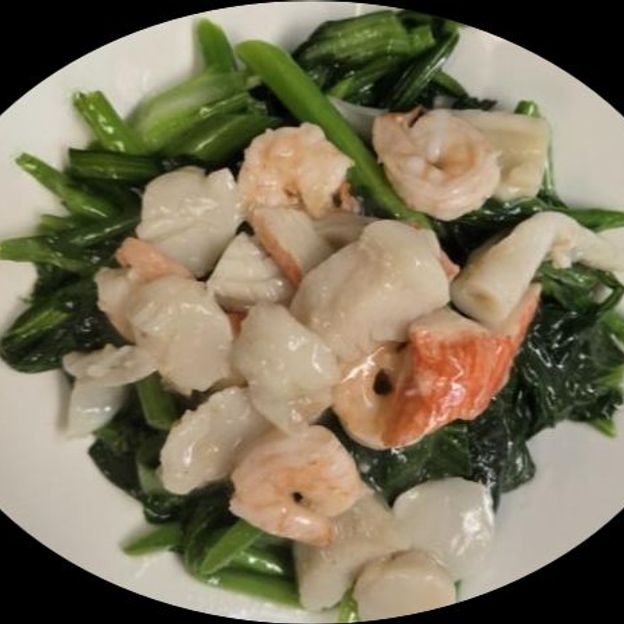 Best Combo Seafood w/ Seasonal Green in Riverbank, CA