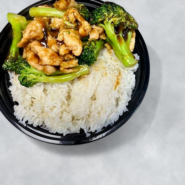 Best Chicken w. Broccoli in Medford, NY