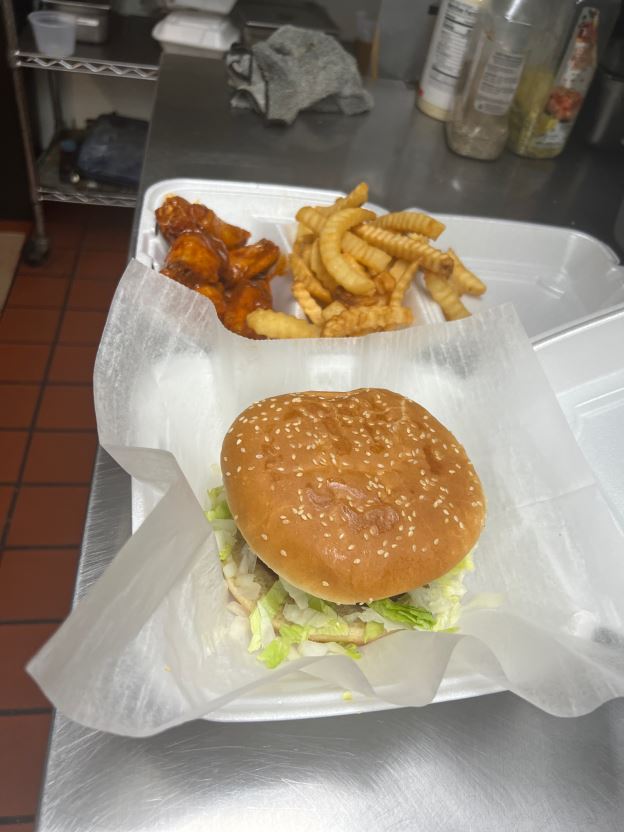 Best Combo Burger & 5pcs Wings in Dothan, AL