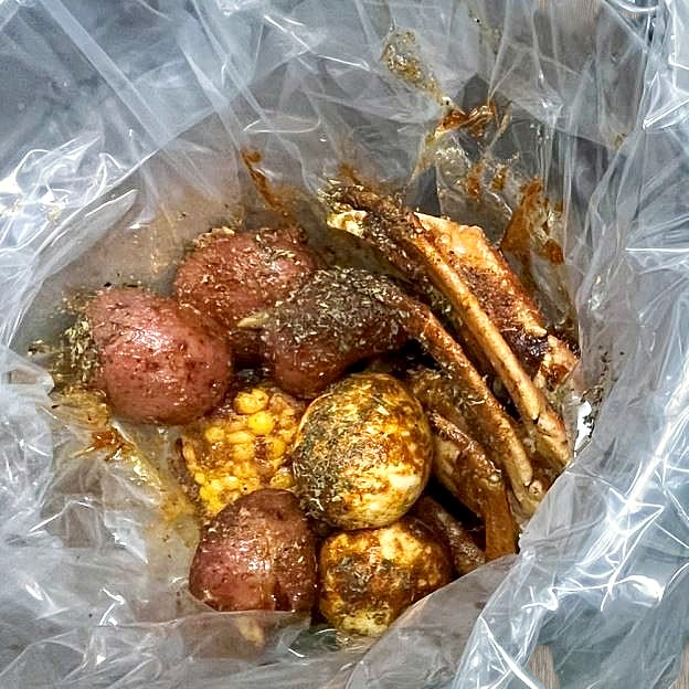 Best E5. Small Snow Crab Tray in Greenville, NC
