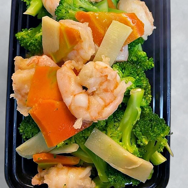 Best Steamed Shrimp w. Broccoli in Montgomery, AL