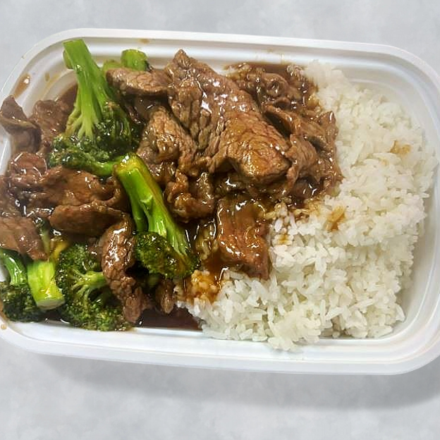 Best 芥蔺牛肉飯 Beef w. Broccoli on Rice in Elmhurst, NY