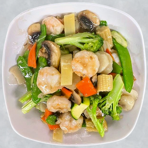 Best Shrimp with Seasonal Vegetables in Manchester, IA