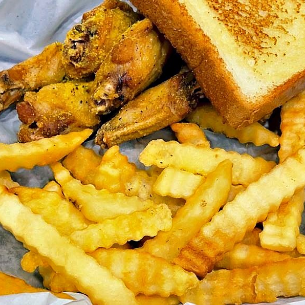 Best Lemon Pepper Wing Meal（1 bread） in Winterville, NC