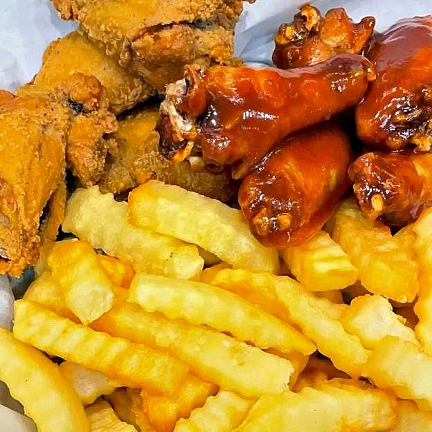 Best 10 Pcs Mix Wings Meal（1 bread） in Winterville, NC