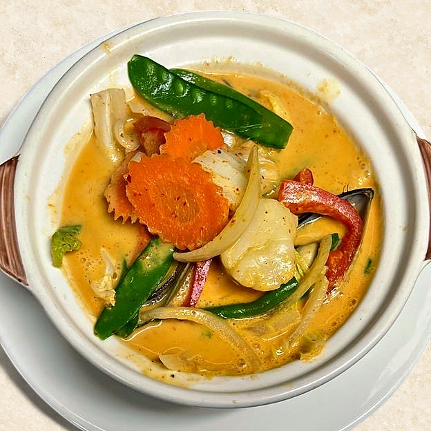 Best Seafood Clay Pot w. Curry Sauce in Savannah, GA