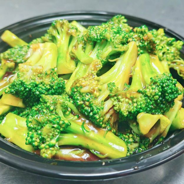 Best Broccoli w. Garlic Sauce in Camp Springs, MD