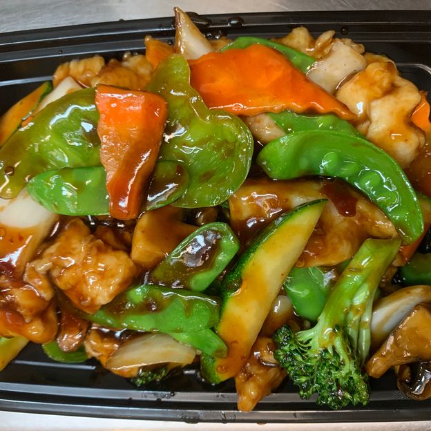 Best Chicken w. Garlic Sauce鱼香鸡 in Lilburn, GA